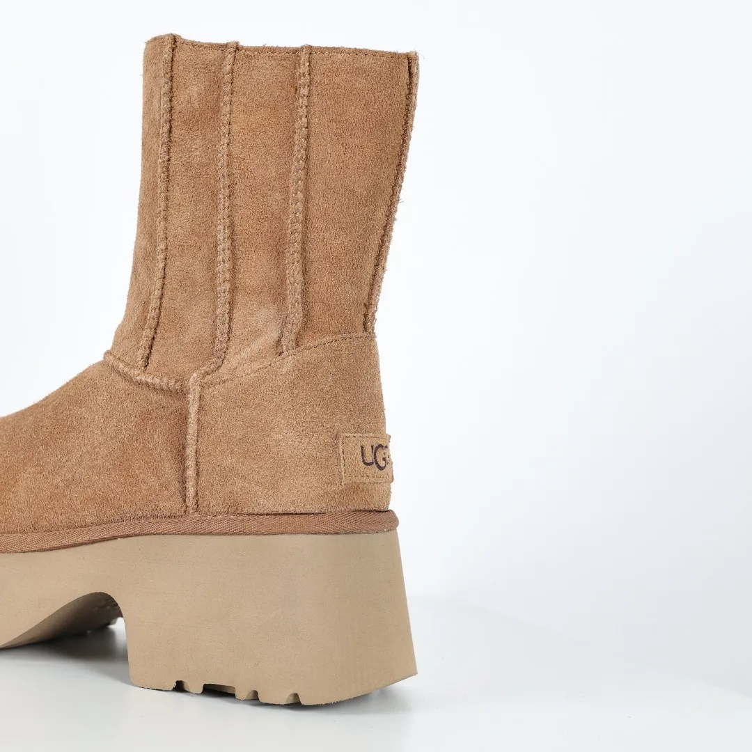 Pick up locally 💰700 Core recommended good price It is a very suitable choice for home furnishings. In the new year, uug launched a series of styles, which are partial to the preferences of young consumers and have also moved to the forefront of fashion trends. Shoe body material: water-repellent coated suede upper, 17 mm UGGPURE™ implantable wool insole, lightweight non-slip and comfortable rubber outsole, with brand LOGO and trademark, with full packaging Size: 35 36 37 38 39 40